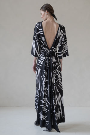 MAXI DRESS WITH CONTRAST PRINT (BLACK/WHITE)