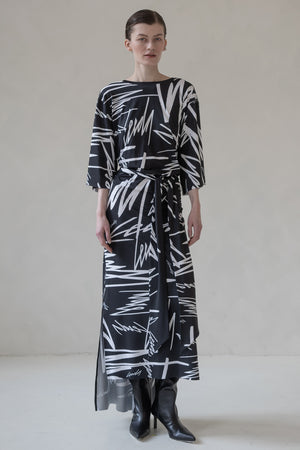 MAXI DRESS WITH CONTRAST PRINT (BLACK/WHITE)