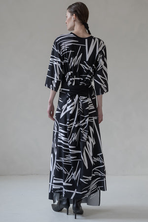 MAXI DRESS WITH CONTRAST PRINT (BLACK/WHITE)