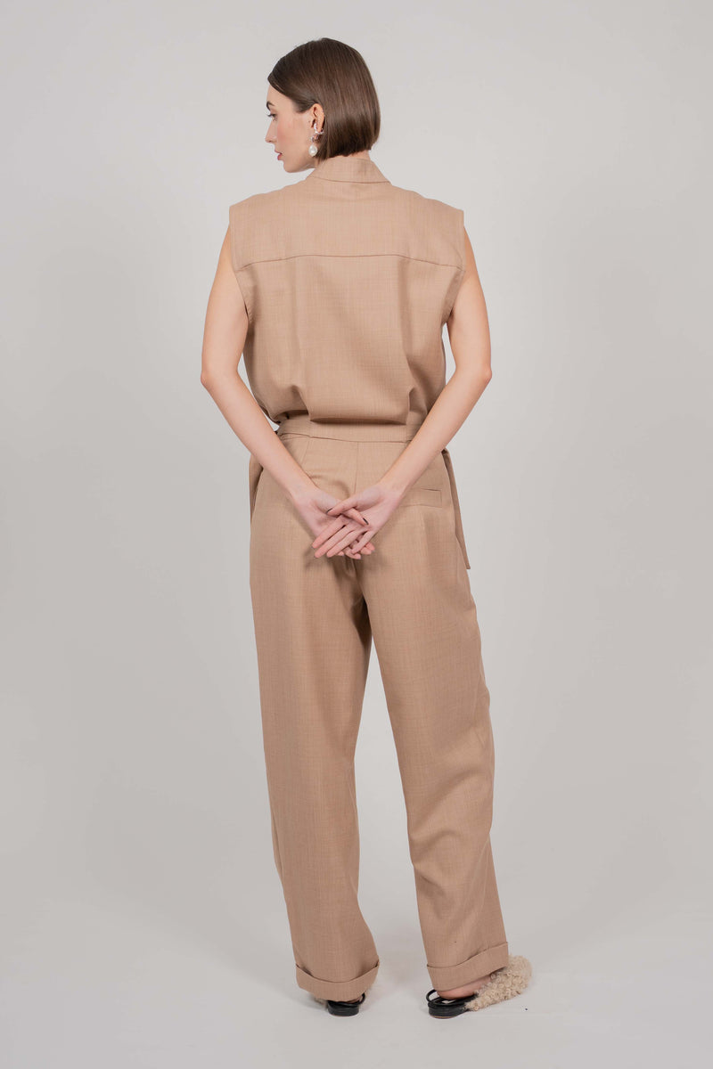 SLEEVELESS JUMPSUIT (CAMEL)