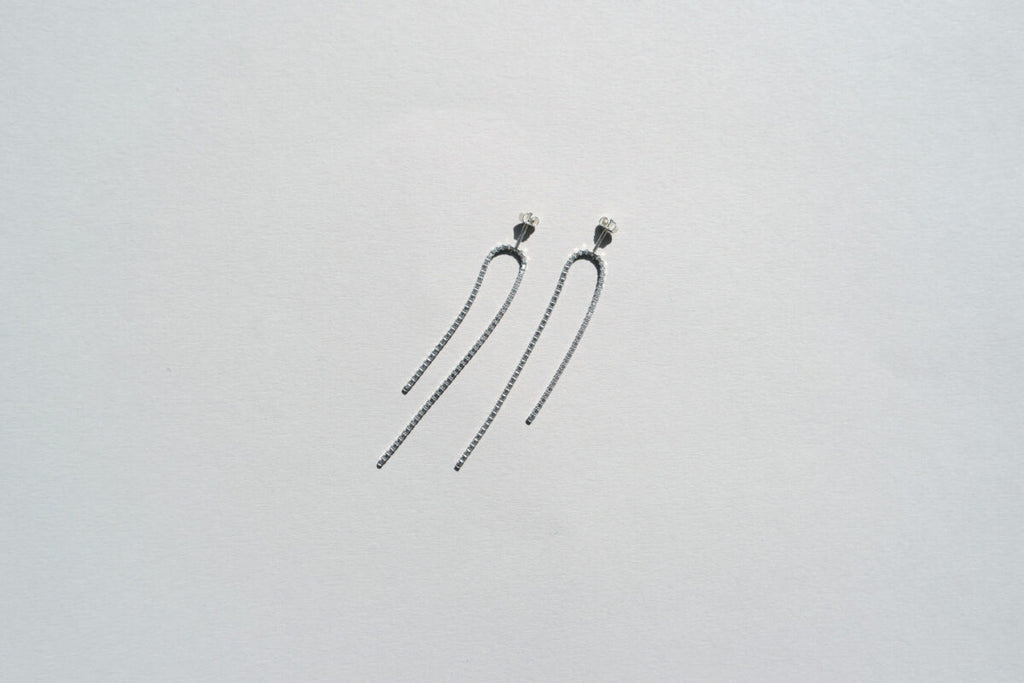 SASKIA DIEZ - SILVER OPEN SHORT FRINGE EARRINGS