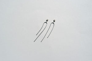 SASKIA DIEZ - SILVER OPEN SHORT FRINGE EARRINGS