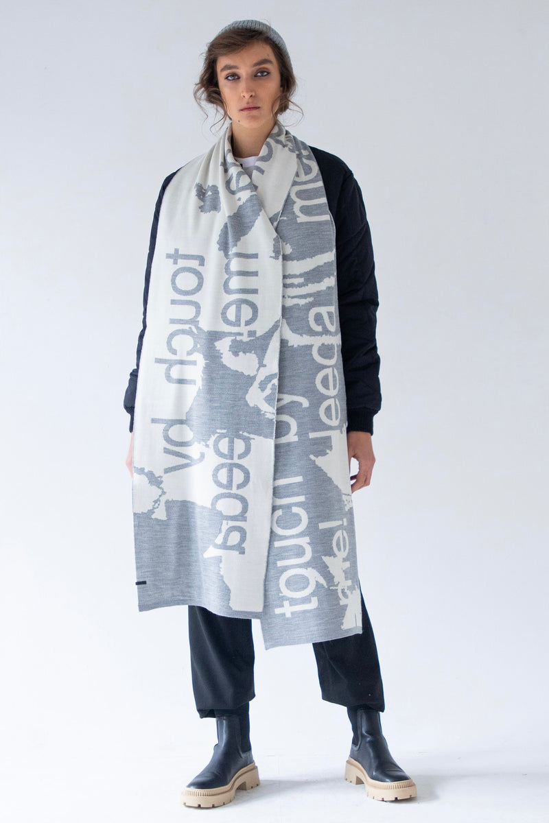 WOOL SCARF "TOUCH ME" GREY