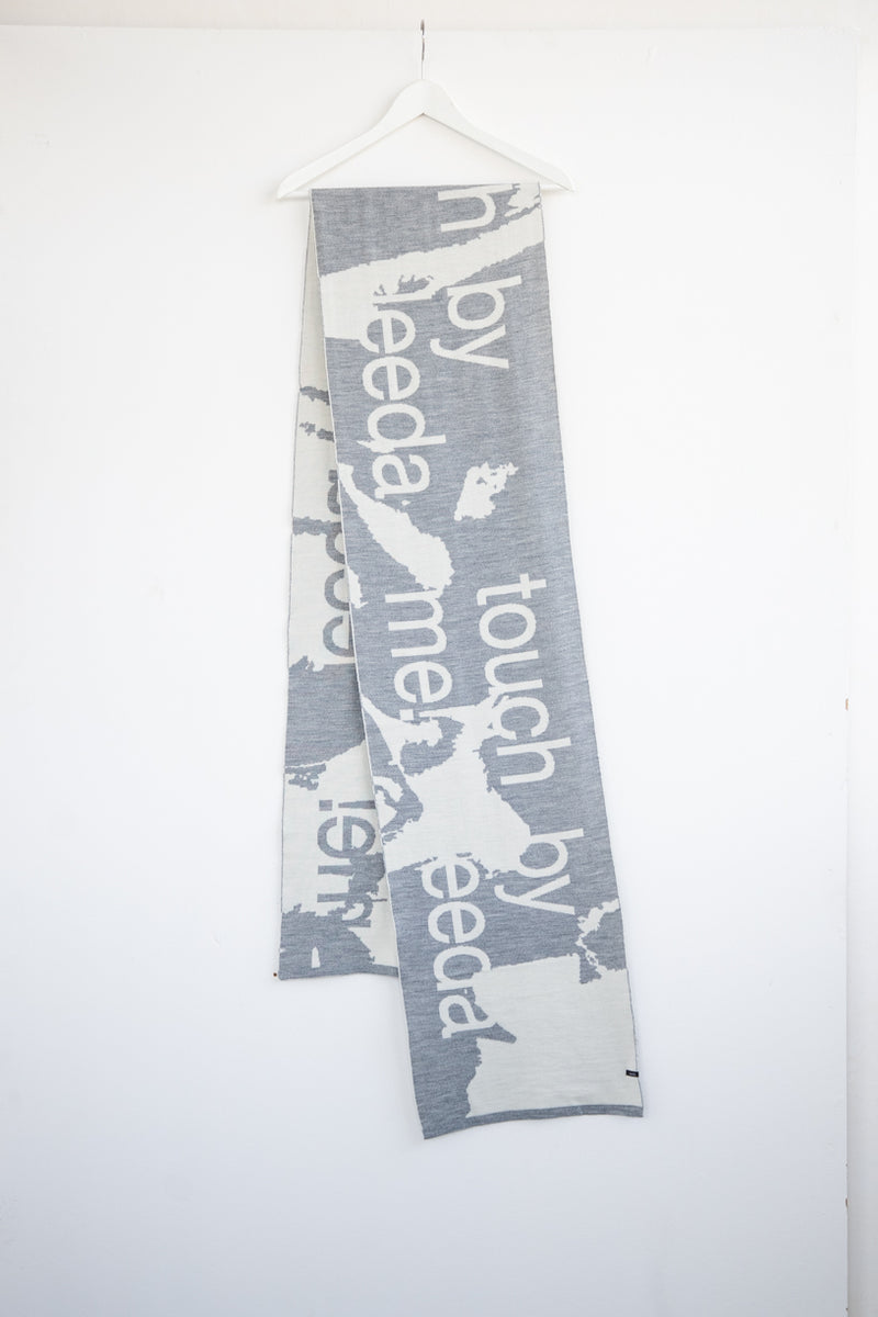 WOOL SCARF "TOUCH ME" GREY